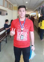 Agus Adrianto dan aksi donor darahnya (Kampus BINUS, 16 Juni 2015)