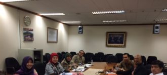 AHMAD SOFIAN MERAIH GELAR DOKTOR BIDANG HUKUM DARI UNIVERSITAS INDONESIA
