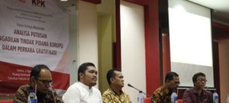 AHMAD SOFIAN MERAIH GELAR DOKTOR BIDANG HUKUM DARI UNIVERSITAS INDONESIA