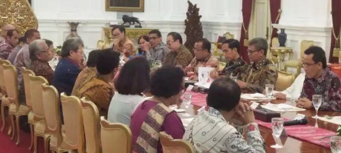 PRESIDEN JOKOWI MENGUNDANG 22 AHLI HUKUM KE ISTANA