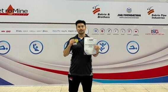 RICHLEY GREGORIUS LEGAWA MAHASISWA BUSINESS LAW BINUS RAIH MEDALI EMAS POLO AIR DALAM KEJUARAAN NASIONAL AKUATIK 2025