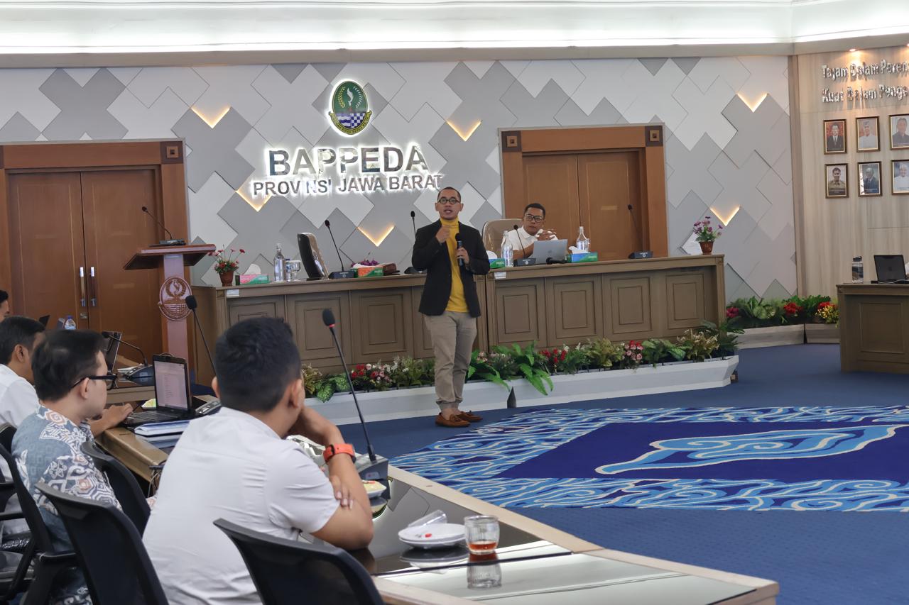 REZA ZAKI: DOSEN BUSINESS LAW BINUS MENJADI NARASUMBER DI BIRO HUKUM PROVINSI JAWA BARAT