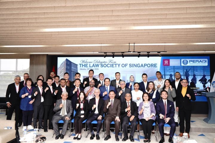 REZA ZAKI TURUT MENGHADIRI PERTEMUAN DPN PERADI DAN SINGAPORE LAW SOCIETY MEMBAHAS PENERAPAN HUKUM LINTAS NEGARA